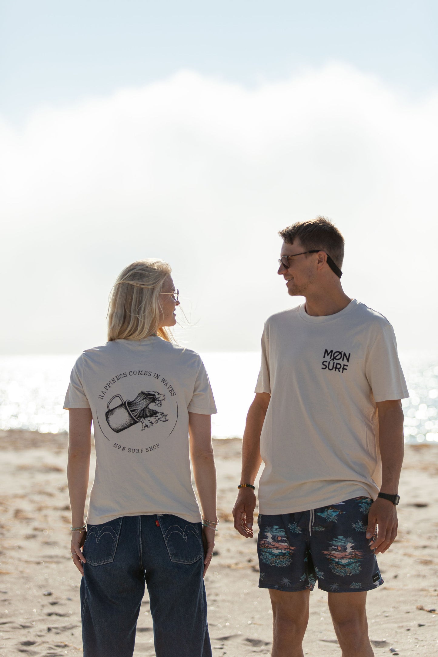 Happiness comes in waves T- Shirt